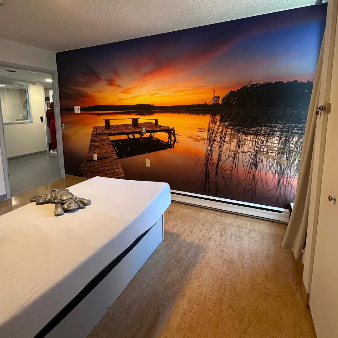 Une salle d'apaisement aménagée selon les besoins de la clientèle.
